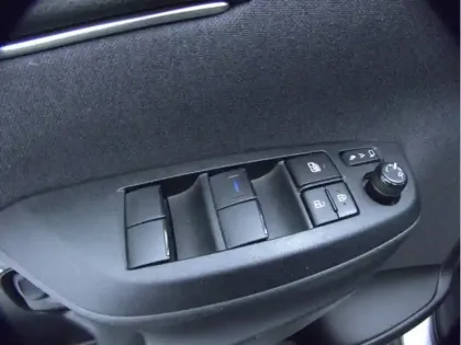 Photo 15 Toyota Yaris Hybride 1.5 HYBRID 116H DYNAMIC