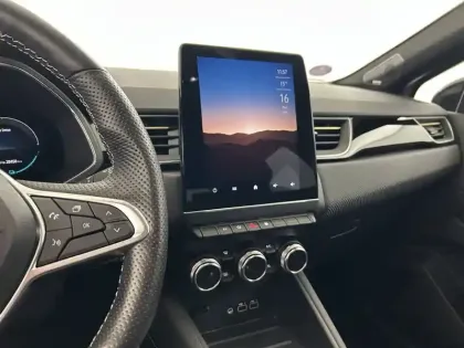 Photo 42 Renault Captur  E-Tech full hybrid 145