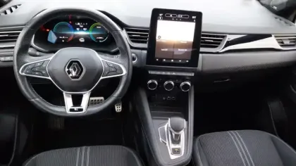 Photo 8 Renault Captur  E-Tech full hybrid 145