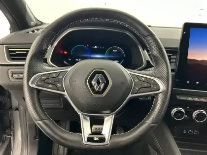 Photo 14 Renault Captur  E-Tech full hybrid 145