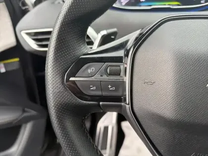 Photo 18 Peugeot 3008  Hybrid 225 e-EAT8 GT