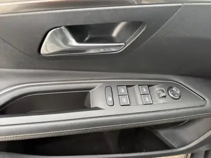 Photo 19 Peugeot 3008  Hybrid 225 e-EAT8 GT