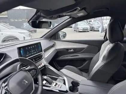 Photo 24 Peugeot 3008  Hybrid 225 e-EAT8 GT