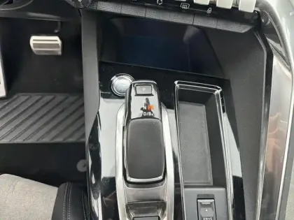 Photo 23 Peugeot 3008  Hybrid 225 e-EAT8 GT