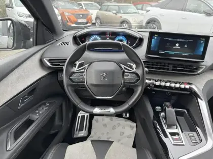 Photo 11 Peugeot 3008  Hybrid 225 e-EAT8 GT