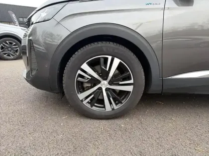 Photo 14 Peugeot 3008  Hybrid 225 e-EAT8 GT