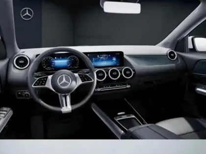 Photo 8 Mercedes GLA 180 Progressive Line