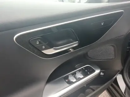 Photo 28 Mercedes Classe C Gén. V (W206) Ph1 Avantgarde Line + 4