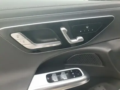 Photo 28 Mercedes Classe E Gén. VI (W214) Ph1 AMG Line 4