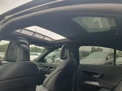 Photo 26 Mercedes Classe E Gén. VI (W214) Ph1 AMG Line 4