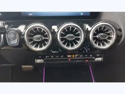 Photo 18 Mercedes GLA 250 e Hybrid EQ AMG Line