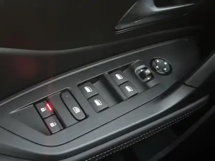 Photo 12 Peugeot 308  Plug-In Hybrid 180ch Allure e-EAT8