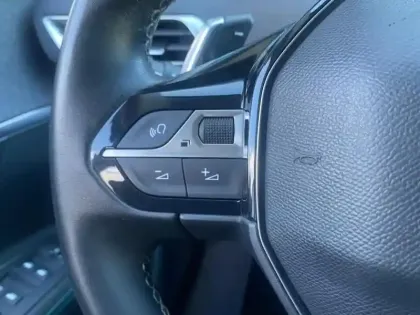 Photo 11 Peugeot 3008  Plug-in Hybrid 225ch Active Pack e-EAT8