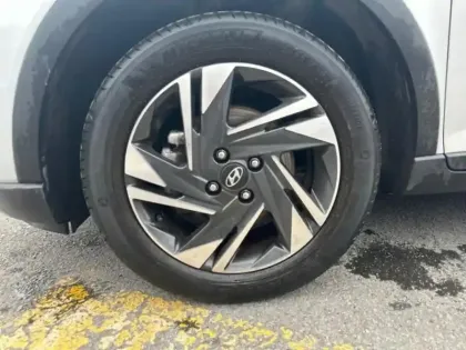 Photo 12 Hyundai Bayon  1.0 T-GDi 100ch Hybrid 48V Intuitive