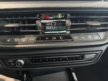 Photo 26 BMW Serie 1 Gén. III (F40) Ph2 M Performance 5