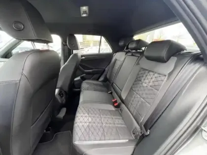 Photo 7 Volkswagen T-roc  1.5 TSI Evo2 150ch R-Line Edition DSG7