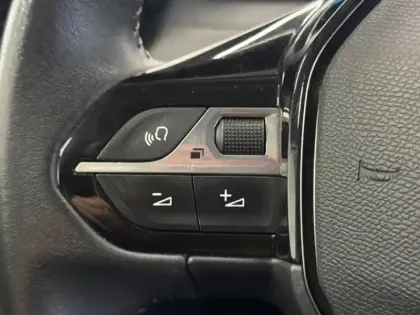 Photo 12 Peugeot 2008  e- 136ch Style