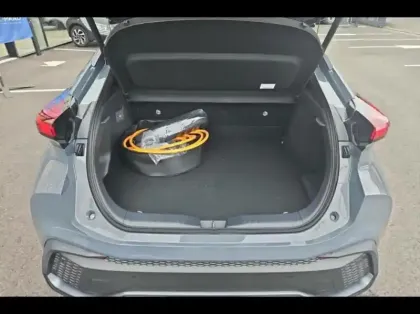 Photo 8 Toyota C-HR  2.0 Hybride Rechargeable 225ch Graphic MY26