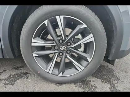 Photo 13 Toyota C-HR  2.0 Hybride Rechargeable 225ch Graphic MY26