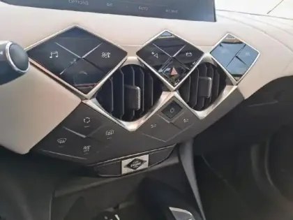 Photo 13 DS DS 3  Crossback PureTech 155ch Grand Chic Automatique