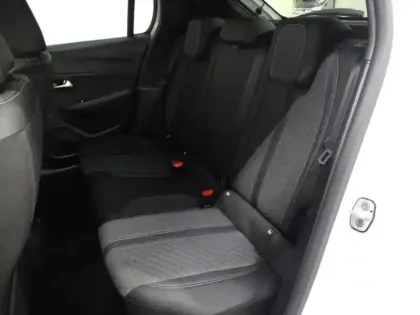 Photo 11 Peugeot 208  1.2 Hybrid 100ch Allure e-DCS6