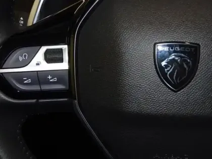 Photo 13 Peugeot 208  1.2 Hybrid 100ch Allure e-DCS6