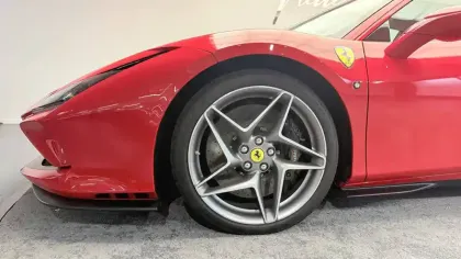 Photo 42 Ferrari F8  Tributo 3.9  V8 BiTurbo 720ch