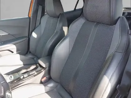 Photo 50 Peugeot 2008  BlueHDi 130 S&S EAT8