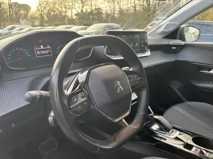 Photo 8 Peugeot 208  Electrique 50 kWh 136ch
