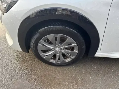 Photo 12 Peugeot 208  Electrique 50 kWh 136ch