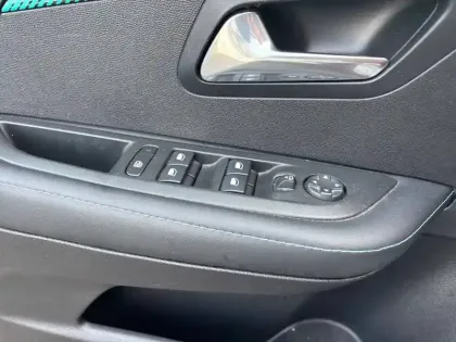 Photo 19 Peugeot 208  Electrique 50 kWh 136ch