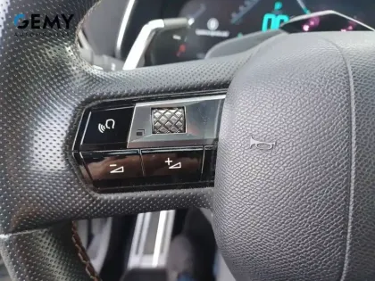 Photo 13 DS DS 7 DS7 Crossback Hybride E-Tense 300 EAT8 4x4