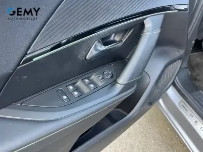 Photo 11 Peugeot 2008  PureTech 130 S&S EAT8