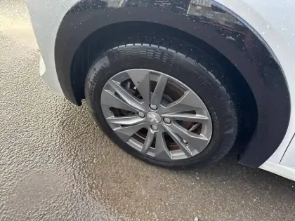 Photo 12 Peugeot 208  Electrique 50 kWh 136ch