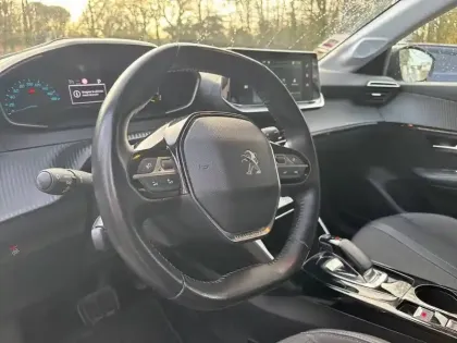 Photo 8 Peugeot 208  Electrique 50 kWh 136ch