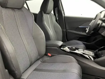 Photo 90 Peugeot 2008  Hybrid 145 e-DCS6