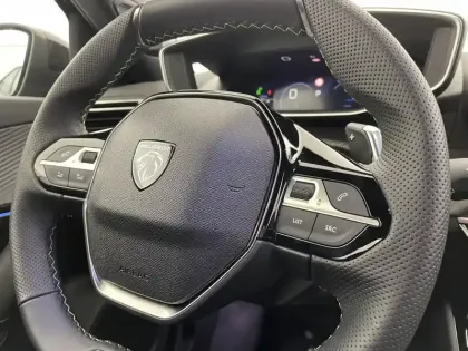 Photo 92 Peugeot 2008  Hybrid 145 e-DCS6