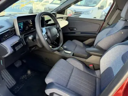 Photo 4 Renault 4 Renault  E-Tech Electrique 150 ch autonomie confort