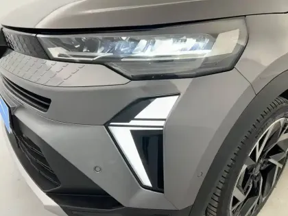 Photo 96 Renault Captur  E-Tech full hybrid 145 ch