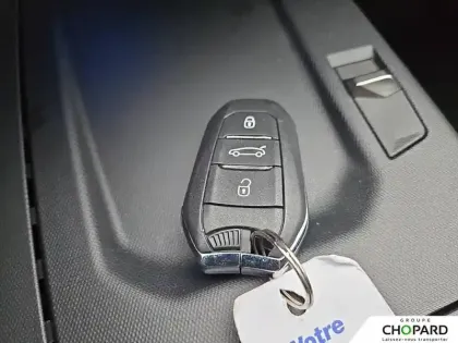 Photo 131 Peugeot 5008  Hybrid 136 e-DCS6