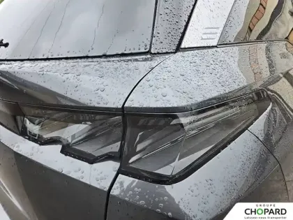 Photo 101 Peugeot 5008  Hybrid 136 e-DCS6