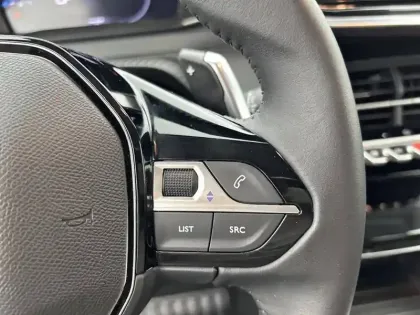 Photo 20 Peugeot 208  Hybrid 100 e-DCS6