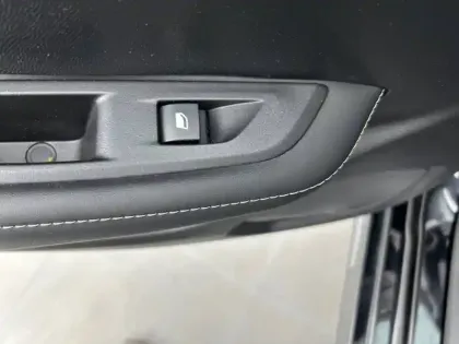 Photo 14 Peugeot 208  Hybrid 100 e-DCS6