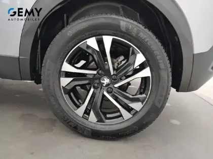 Photo 48 Peugeot 2008  PureTech 100 S&S BVM6