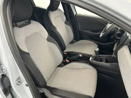 Photo 51 Renault Clio  Blue dCi 100 ch GSR2