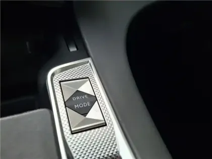 Photo 25 DS DS 7 HYBRIDE 300 E-TENSE EAT8 4X4