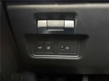 Photo 52 Jaguar E-Pace Gén. I Ph1 R-Dynamic 5