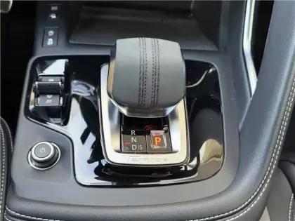 Photo 38 Jaguar E-Pace P300E CH PHEV AWD BVA