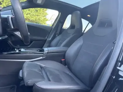 Photo 11 Mercedes Classe A 250 e Hybrid EQ AMG Line