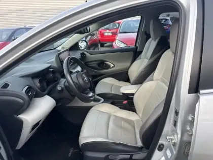 Photo 14 Toyota Yaris Hybride 116h Iconic 1.5 116 ch